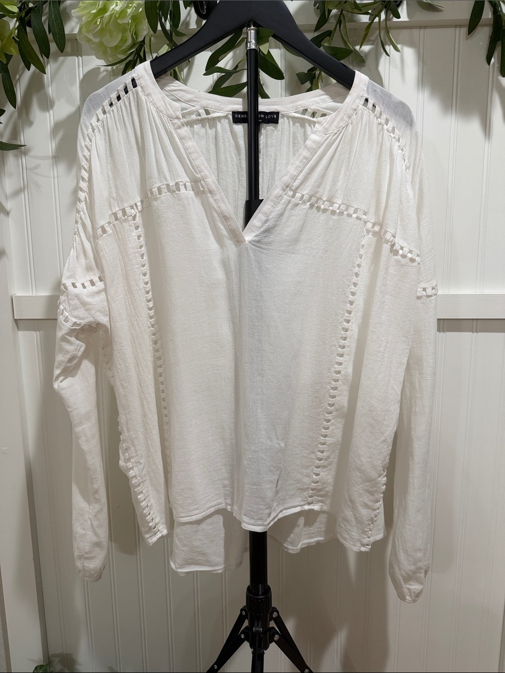 #935 GENERATION LOVE White Boho V‑Neck Eyelet Crochet Trim Blouse